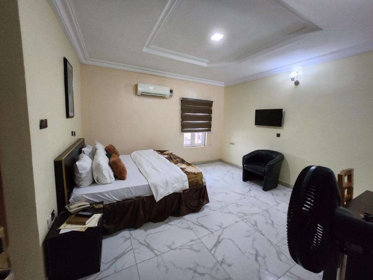 Nue-Crest Hotels & Suites إينوجو المظهر الخارجي الصورة