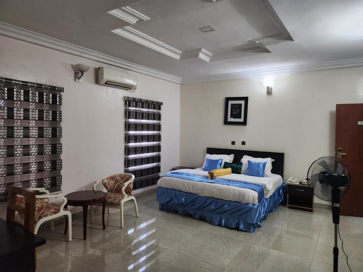 Nue-Crest Hotels & Suites إينوجو المظهر الخارجي الصورة
