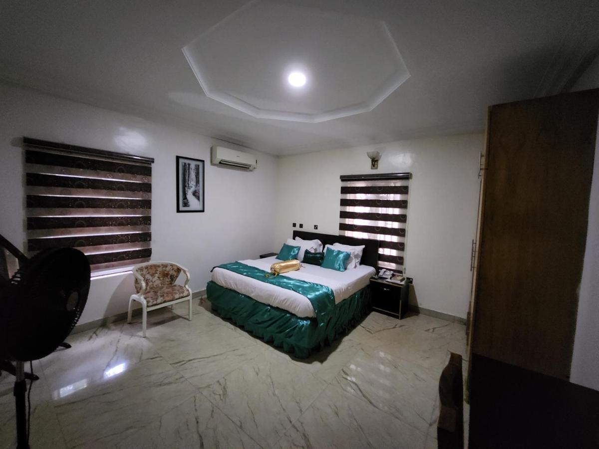 Nue-Crest Hotels & Suites إينوجو المظهر الخارجي الصورة