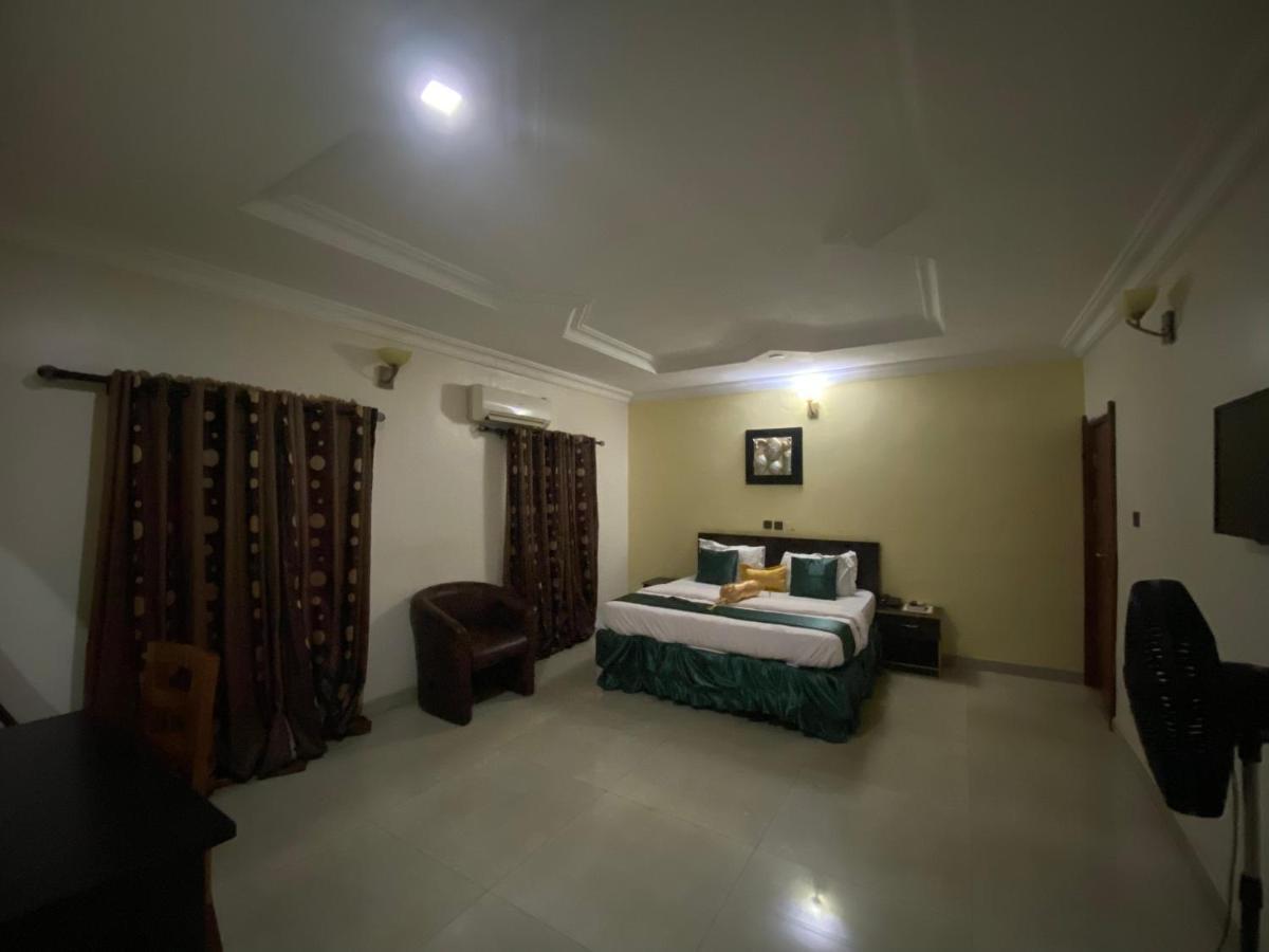 Nue-Crest Hotels & Suites إينوجو المظهر الخارجي الصورة