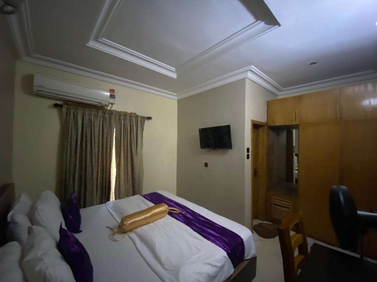 Nue-Crest Hotels & Suites إينوجو المظهر الخارجي الصورة