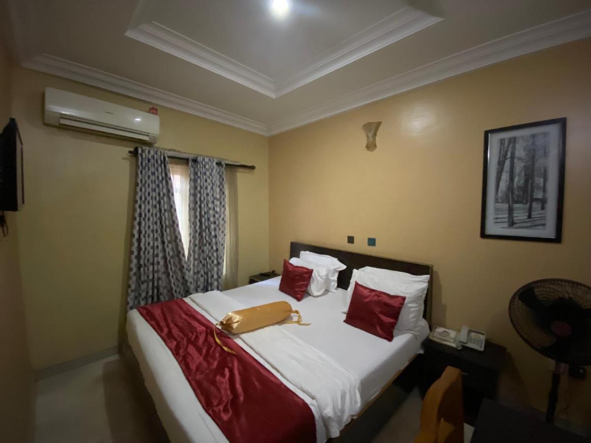 Nue-Crest Hotels & Suites إينوجو المظهر الخارجي الصورة