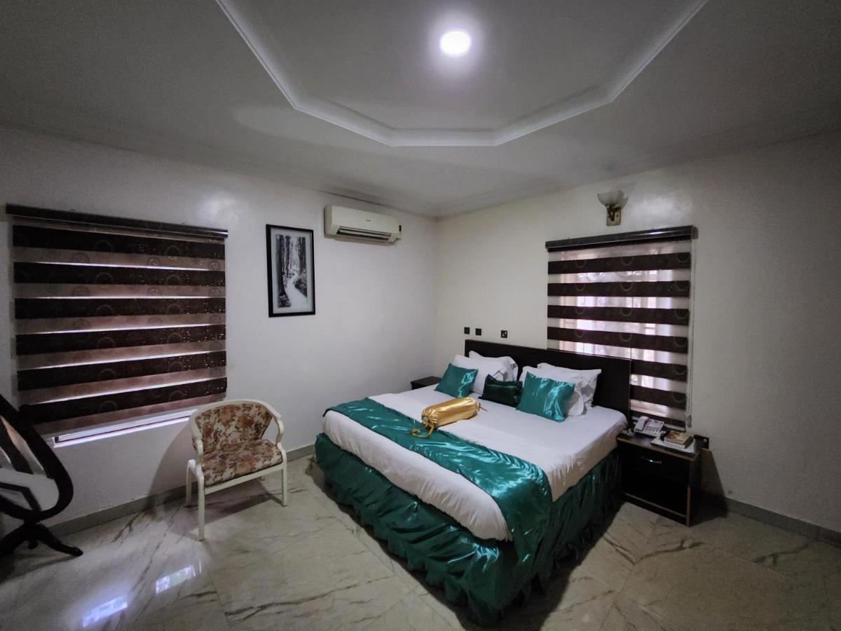 Nue-Crest Hotels & Suites إينوجو المظهر الخارجي الصورة