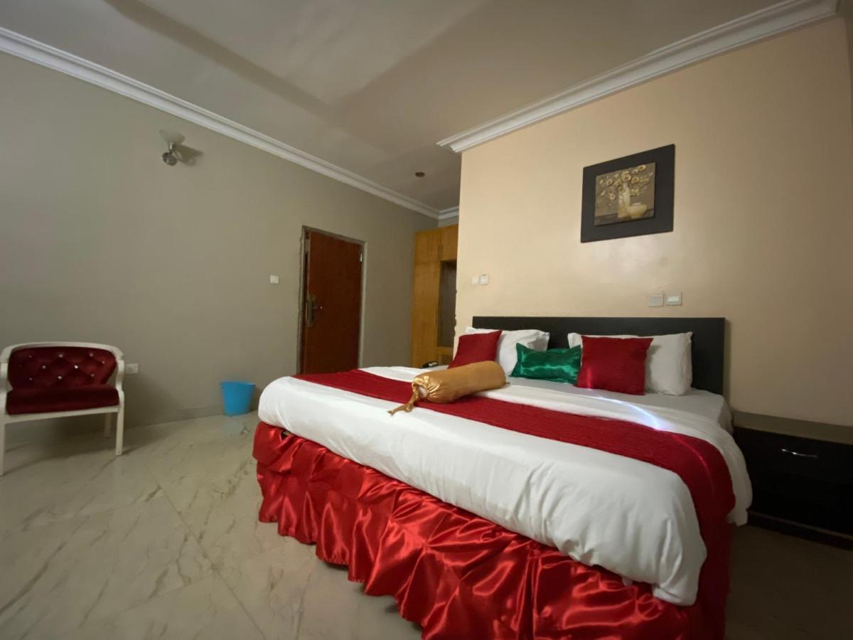 Nue-Crest Hotels & Suites إينوجو المظهر الخارجي الصورة