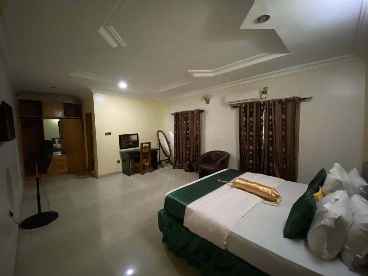 Nue-Crest Hotels & Suites إينوجو المظهر الخارجي الصورة