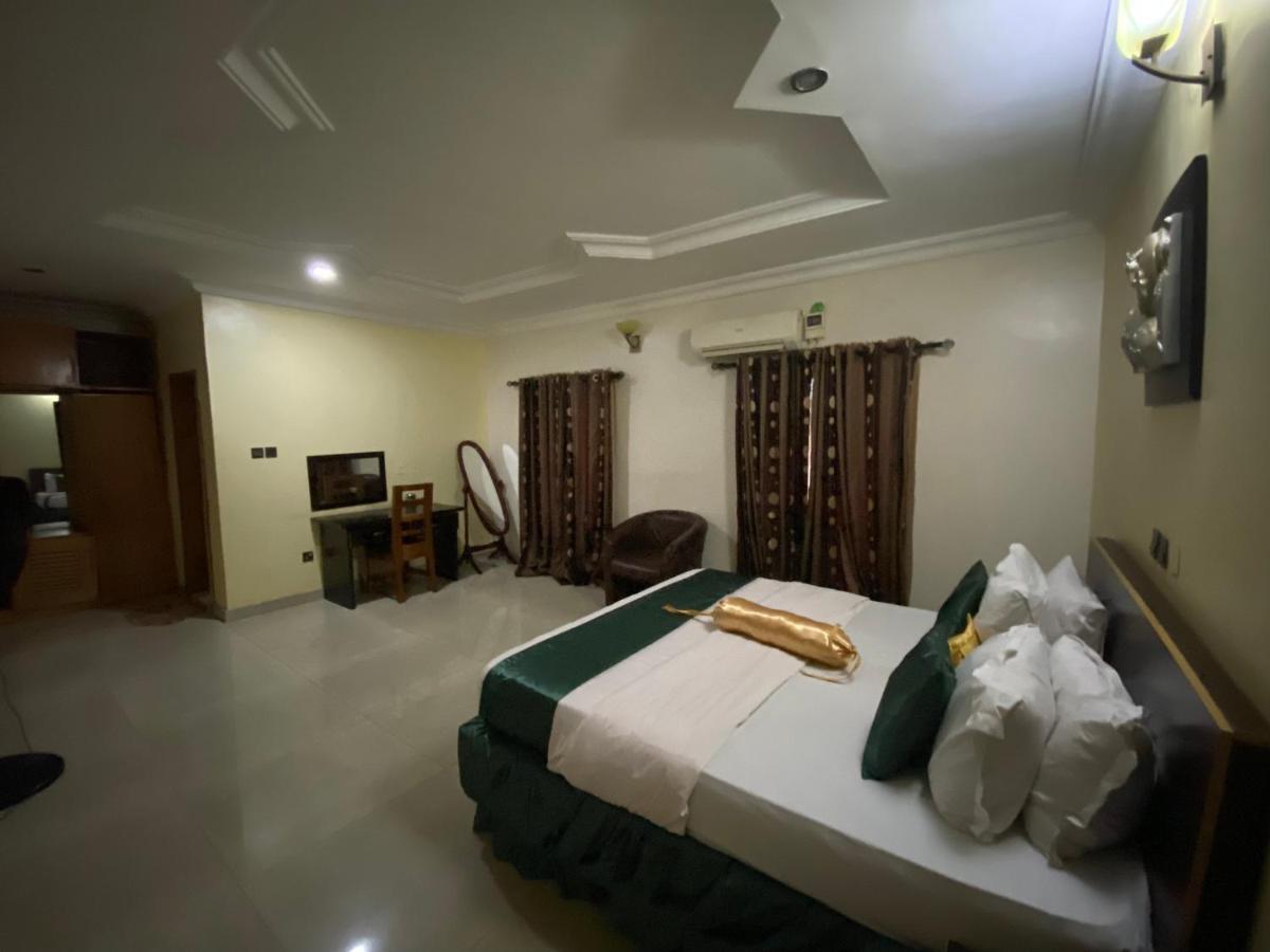 Nue-Crest Hotels & Suites إينوجو المظهر الخارجي الصورة