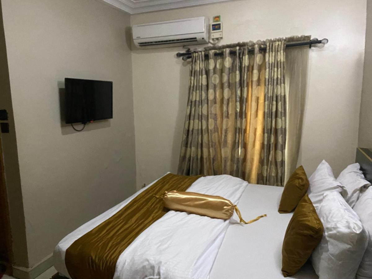 Nue-Crest Hotels & Suites إينوجو المظهر الخارجي الصورة