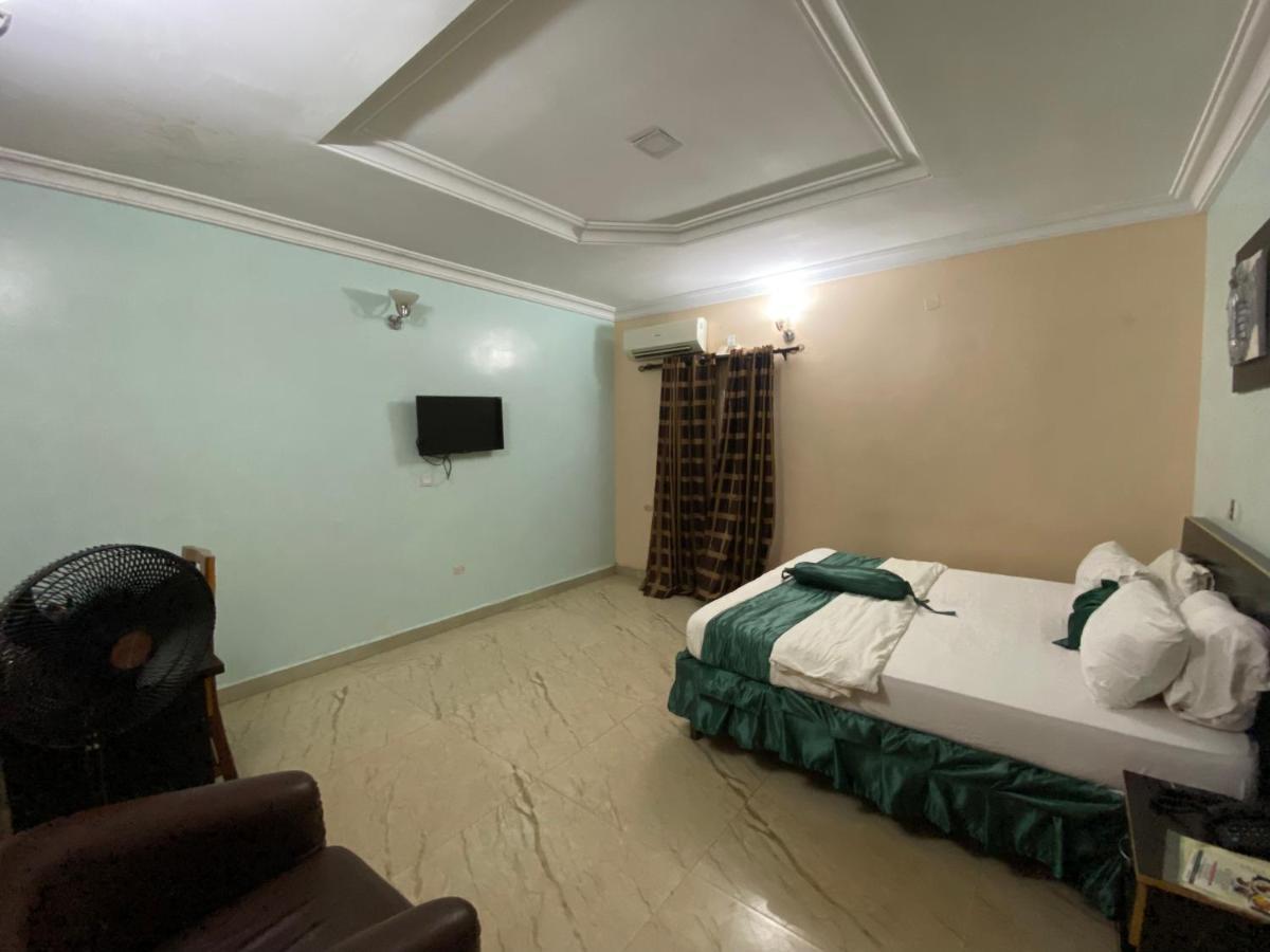 Nue-Crest Hotels & Suites إينوجو المظهر الخارجي الصورة