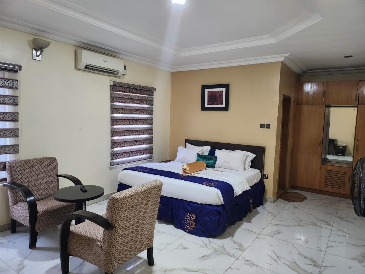 Nue-Crest Hotels & Suites إينوجو المظهر الخارجي الصورة
