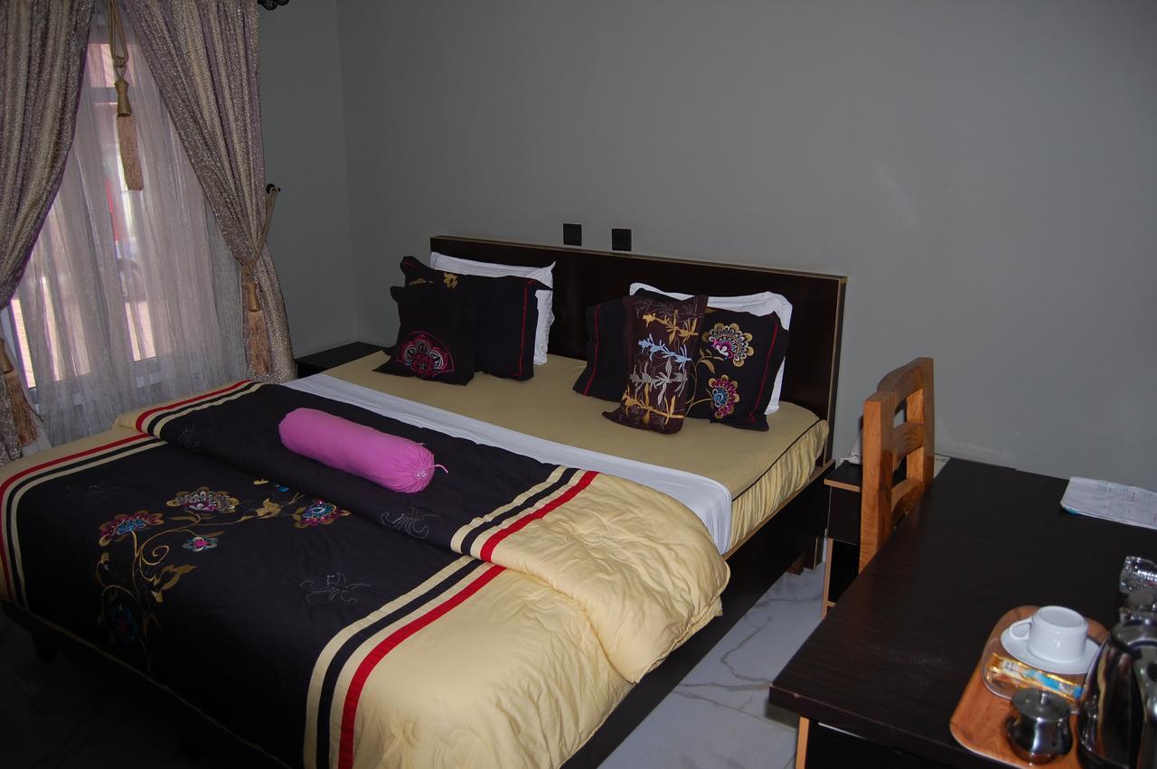 Nue-Crest Hotels & Suites إينوجو المظهر الخارجي الصورة