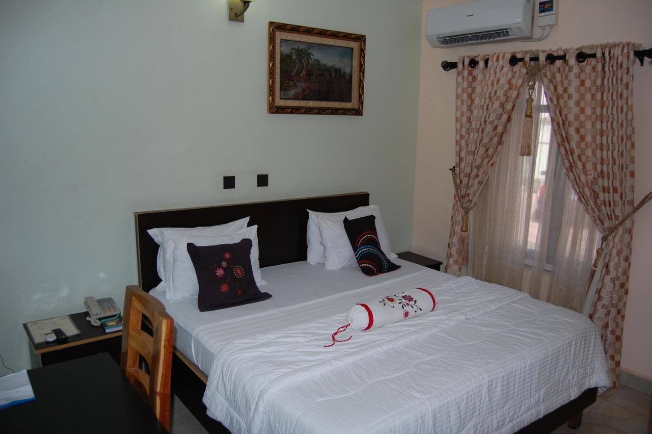 Nue-Crest Hotels & Suites إينوجو المظهر الخارجي الصورة