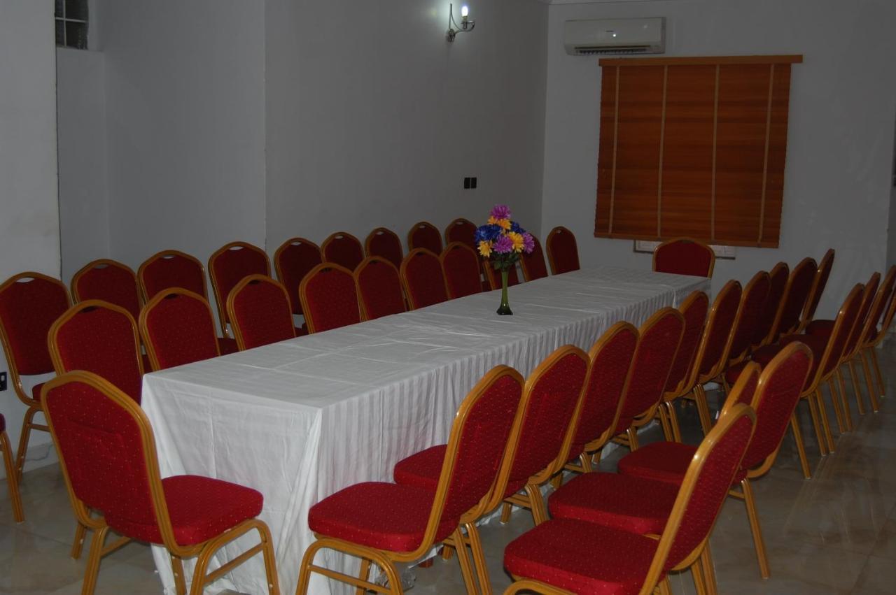 Nue-Crest Hotels & Suites إينوجو المظهر الخارجي الصورة