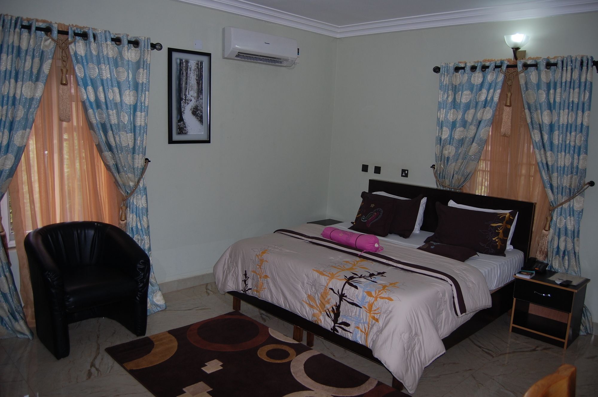 Nue-Crest Hotels & Suites إينوجو المظهر الخارجي الصورة