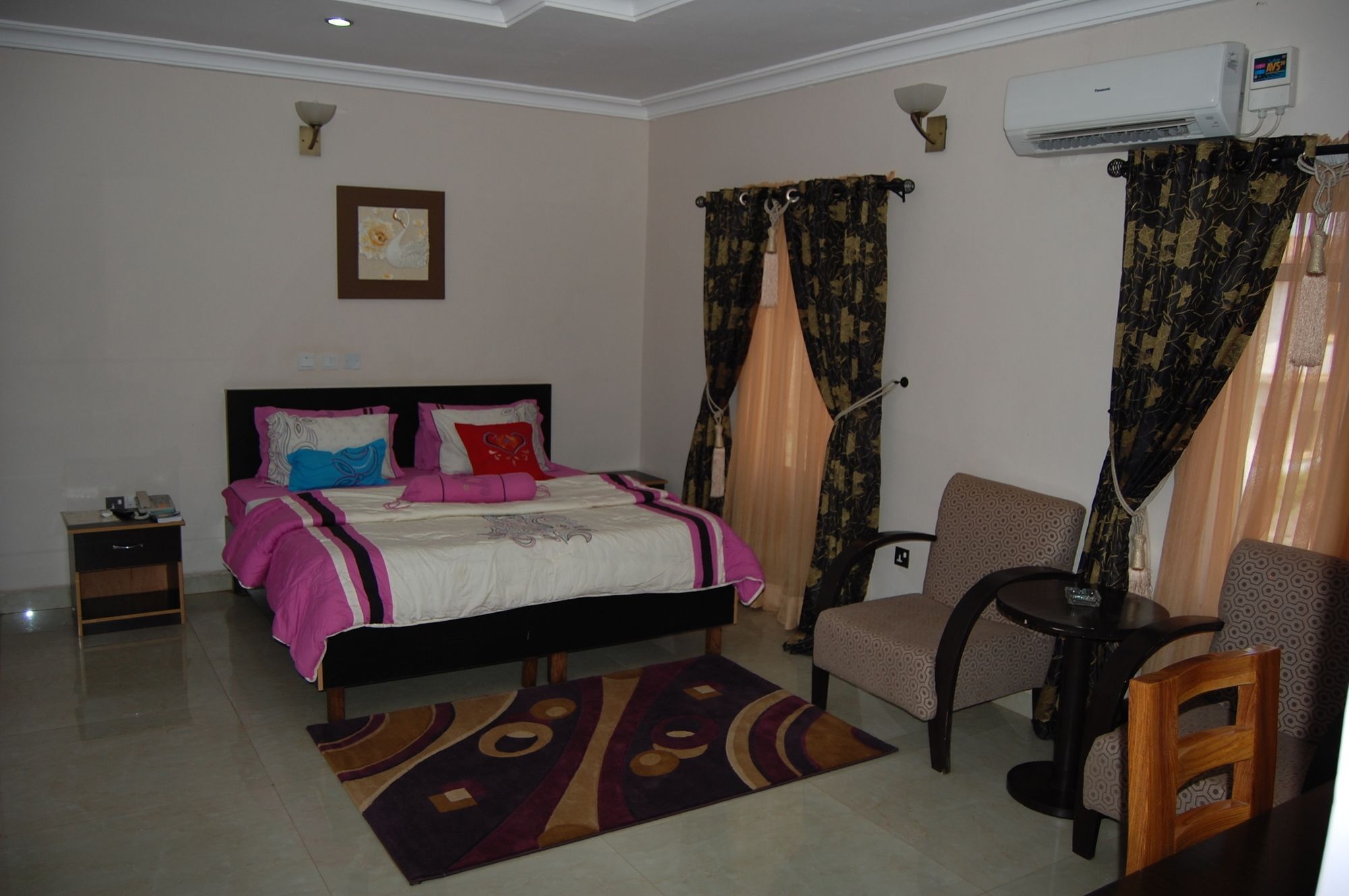 Nue-Crest Hotels & Suites إينوجو المظهر الخارجي الصورة